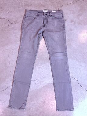Frame Denim Men’s Skinny Jeans in Light Grey